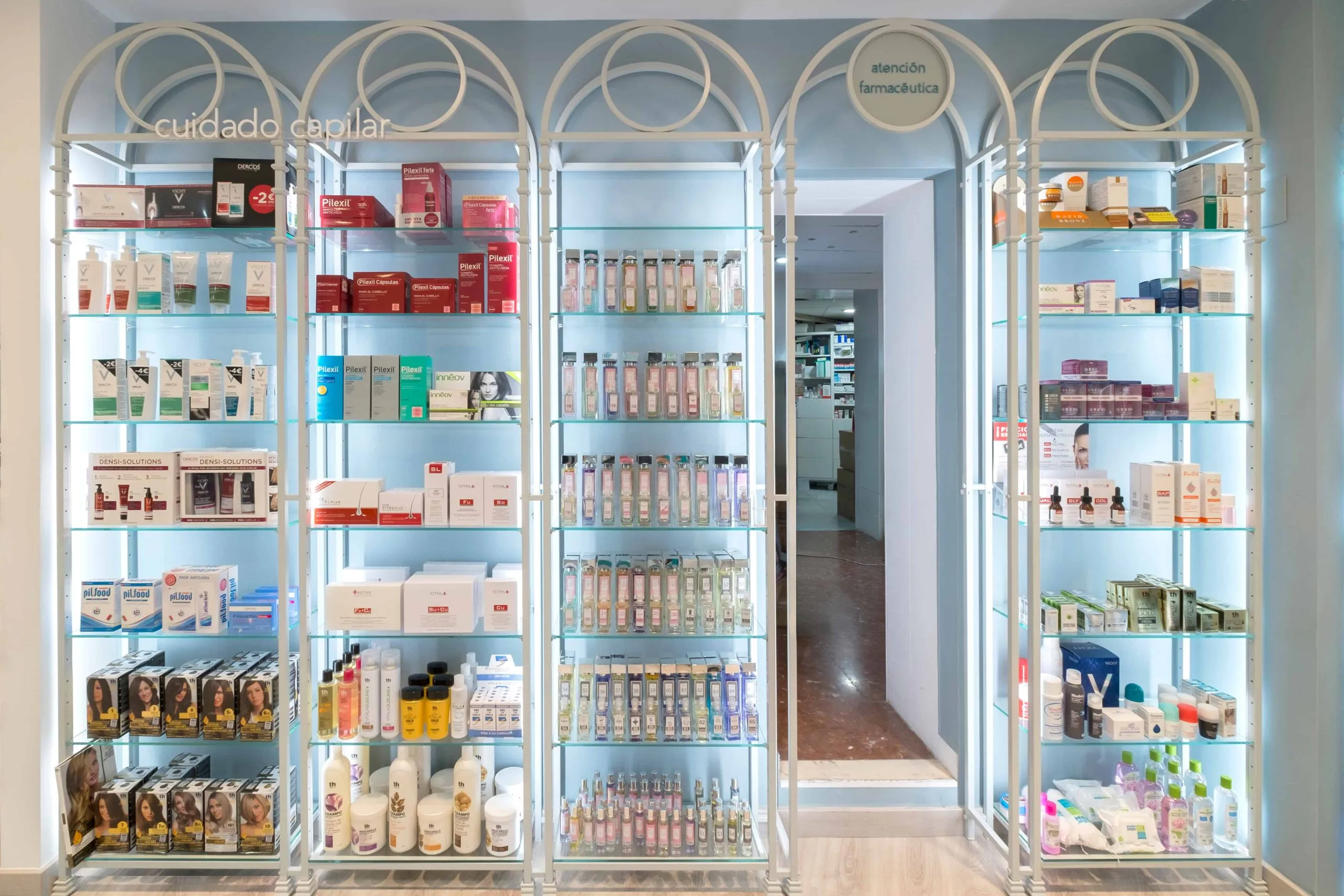 Arquitectura e interiorismo Farmacia Sagasta con Sacramento